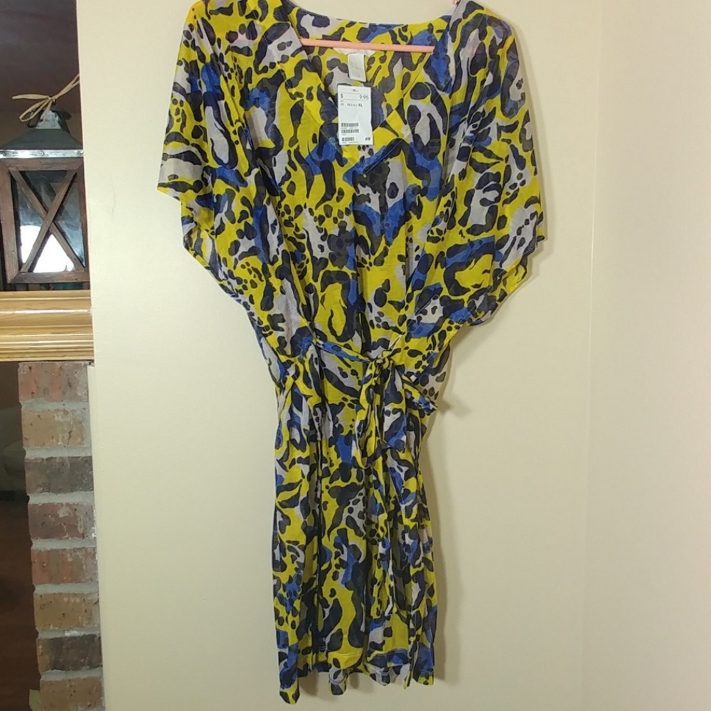 **Final Mark Down** Multi-colored wrap top